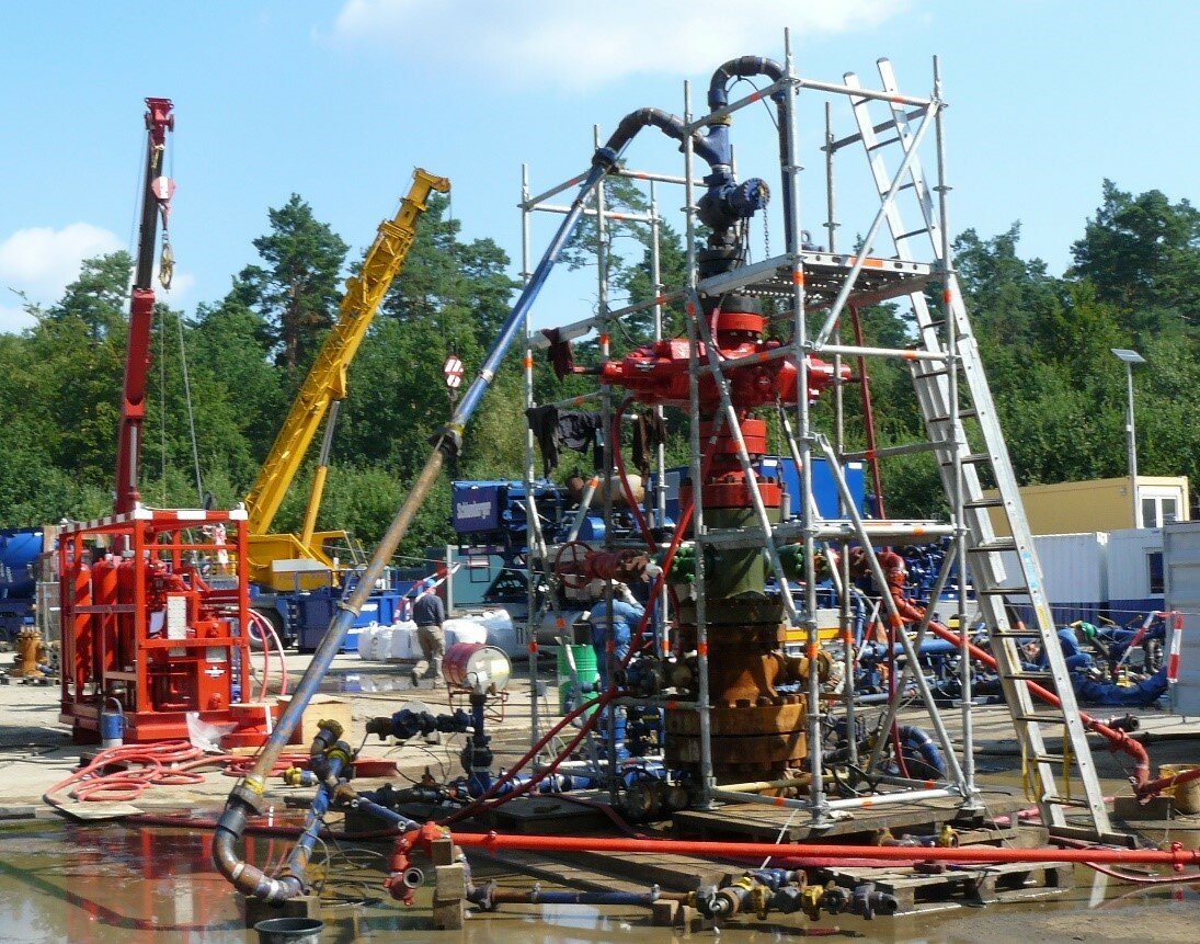 Figure 1: Modified well head for hydraulic stimulation treatments and hydraulic tests.